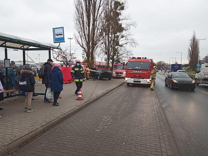 Pomorskie: Samochód wjechał w pasażerów na przystanku! Dzieci wśród rannych