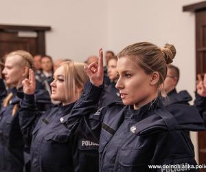 Nowi funkcjonariusze we Wrocławiu. Ponad połowa to policjantki! [ZDJĘCIA]