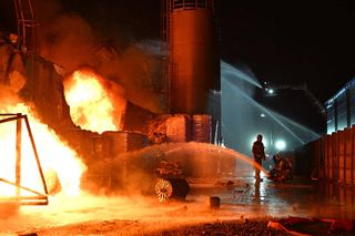 Pożar hali w Mińsku Mazowieckim gasiło ponad 50 zastępów strażaków