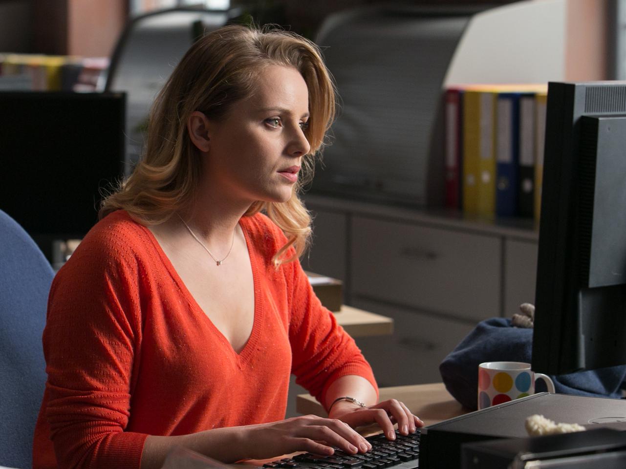 Singielka odcinek 99, Elka (Paulina Chruściel)