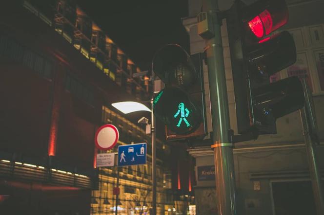 Watcher jako sygnalizator świetlny w centrum Poznania