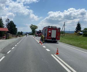 Groźny wypadek w Tymowej. Mężczyzna został kopnięty przez konia