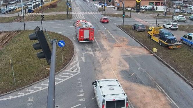 Poważny wypadek na al. Wojska Polskiego w Bydgoszczy. Są duże utrudnienia w ruchu 