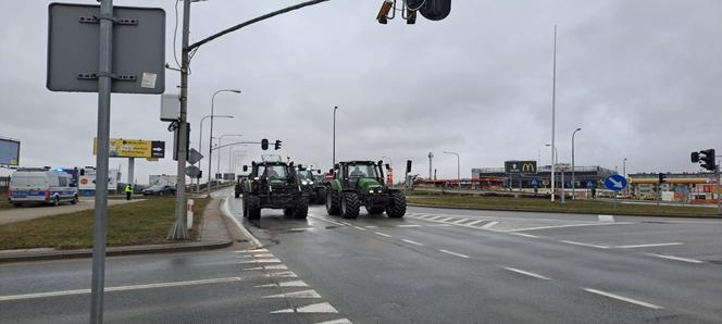 Trwa protest rolników. Drogi na Pomorzu są sparaliżowane. Gdzie trwają utrudnienia? 