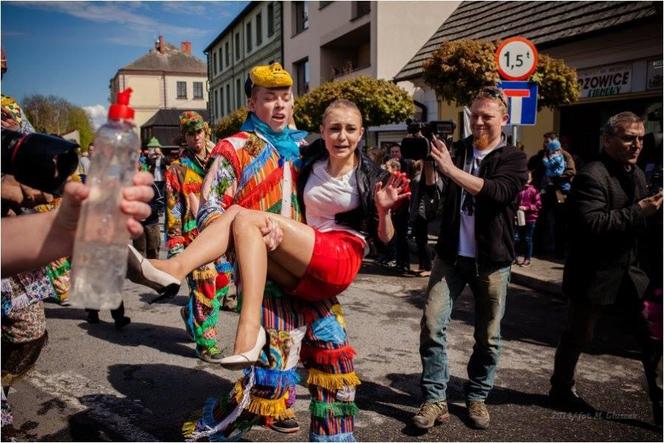 Śmigus dyngus w Wilamowicach. Tak było na śmierguście 10 lat temu