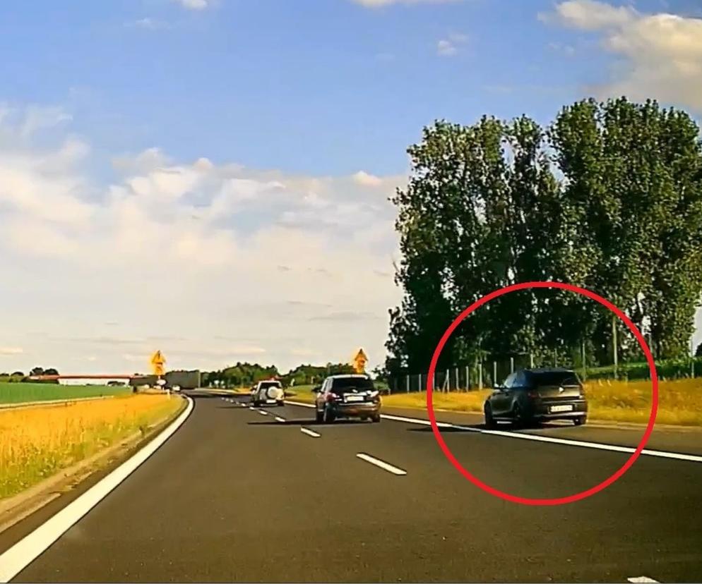 Pędził BMW pasem awaryjnym na A1, wyprzedzając jak wariat! Nagranie przesłano policji