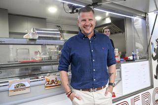 Filip Chajzer ma poważne problemy. Dyrektor jego fundacji złożył zeznania!