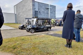 Pogrzeb tragicznie zmarłej rodziny z Namysłowa. Matka i syn spoczęli w jednym grobie. Ceremonia
