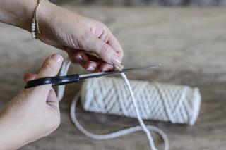 Instrukcja wykonania makramy na doniczkę – krok 1.