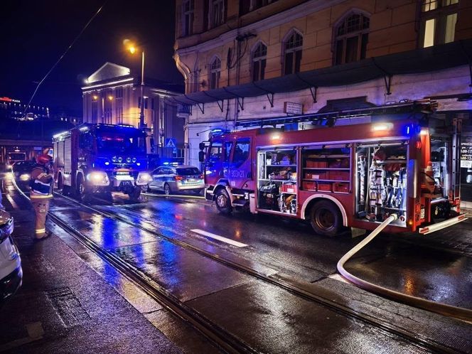 Pożar w centrum Katowic. Z budynku ewakuowano pięć osób, w tym matkę z dzieckiem