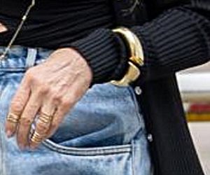 Monika Olejnik w butach Miu Miu za krocie i porwanych dżinsach! Ta stylizacja szokuje