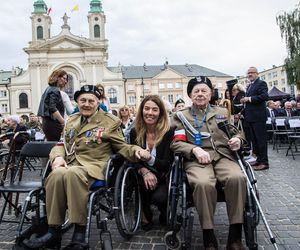 Bp Lechowicz: powstańcy są przykładem, że nie wolno się godzić ze złem