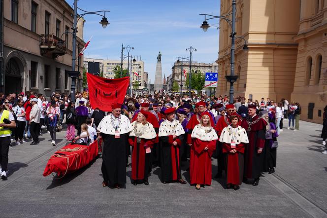 Pochód Juwenaliowy Łódzkich Uczelni. Studenci przejęli Łódź! [ZDJĘCIA]