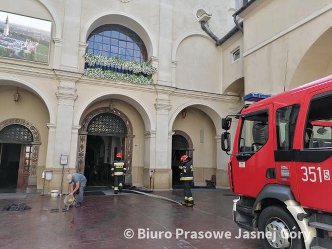 Jasna Góra. Podłoga w kaplicy zalana [ZDJĘCIA]