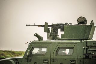 Legwan na ćwiczeniach Żelazny Obrońca 25