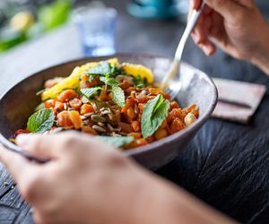 Naukowcy potwierdzają: ta dieta sprzyja dłuższemu życiu. Chroni serce i odchudza