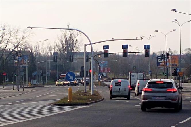 Na skrzyżowaniu ulic 26 Kwietnia, Derdowskiego i Taczaka uruchomiono system RedLight3