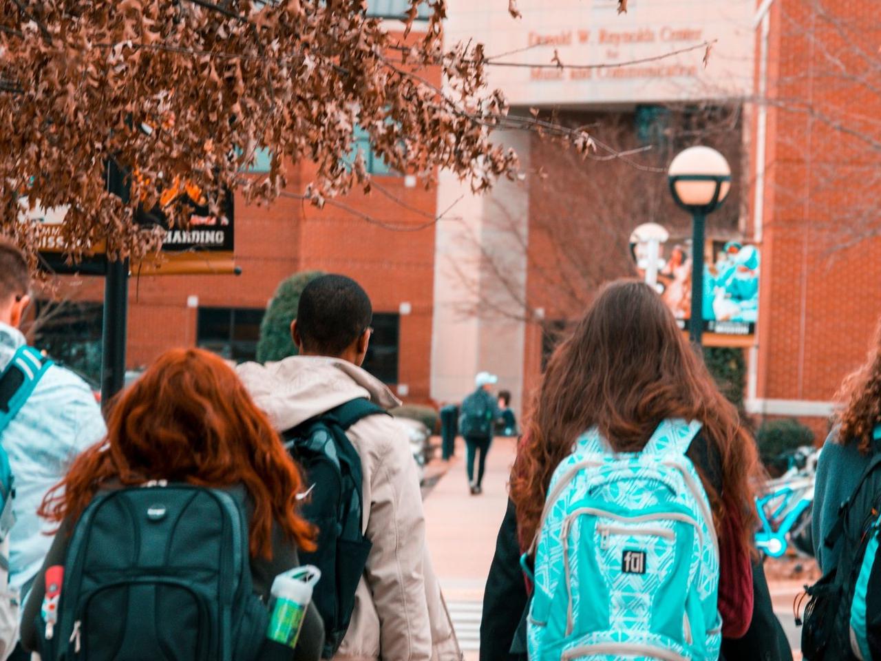 Początek roku akademickiego 2021: kiedy jest? Kiedy studenci wracają na zajęcia? 