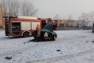 Sosnowiec: Groźny wypadek. Samochód rozpadł się na dwie części [ZDJĘCIA]