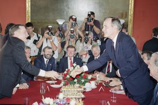 Lech Wałęsa,  George H. Bush