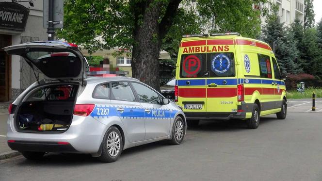 Na terenie ogródka rozłożyli parawan. Obok siedziała modląca się kobieta. Co tam się stało?!