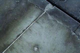 Posadzki przemysłowe - uszkodzenia i sposoby naprawy posadzek betonowych