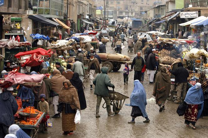 Afganistan. Talibowie powiesili ciała domniemanych przestępców na dźwigach