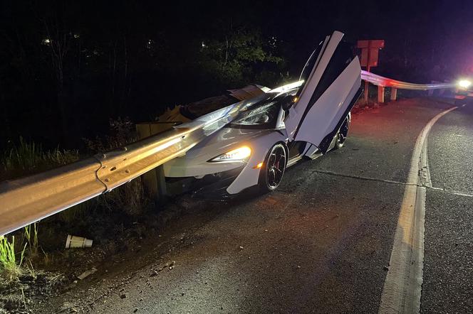 Rozbił super furę i dał dyla. McLaren nadaje się na złomowisko