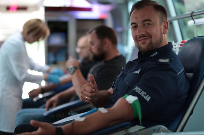 Piękna policjantka spadła z konia podczas służby! Teraz walczy o życie w szpitalu [ZDJĘCIA]