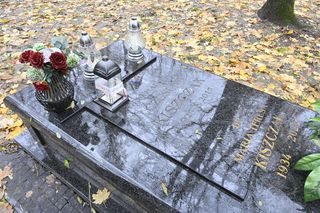 Generał Czesław Kiszczak ma skromny grób