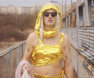 Polska Miley Cyrus?  Letni zrobił parodię Flowers. W jego wersji to Smalec