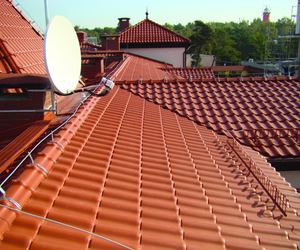 Układanie dachówki ceramicznej. Błędy dekarskie w układaniu dachówki. ZDJĘCIA