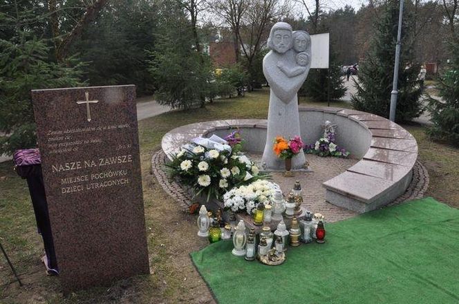 Pomnik Dzieci Utraconych w na pilskim cmentarzu