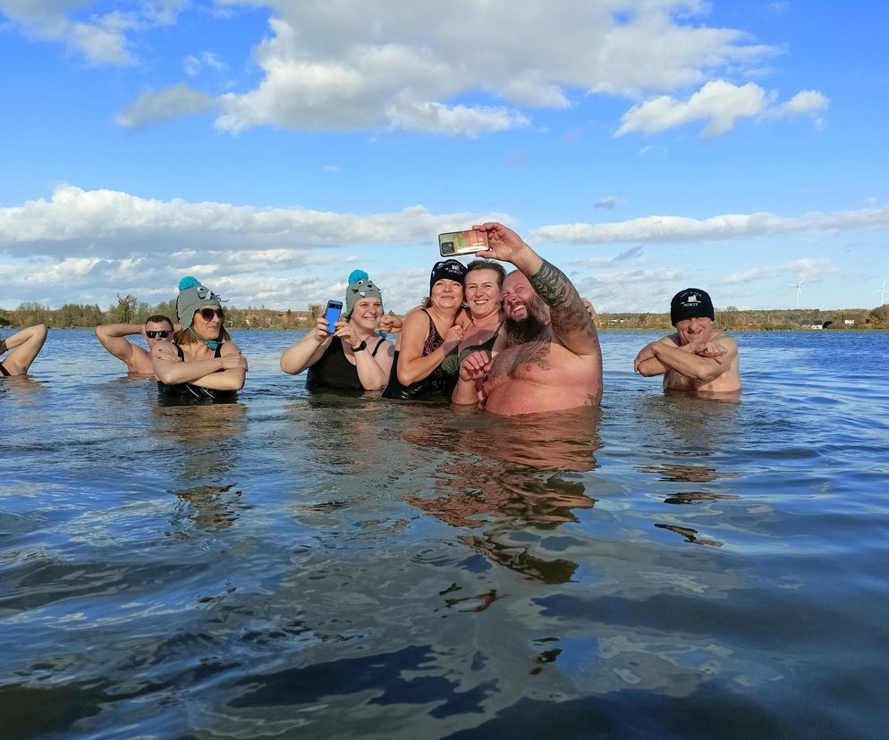 Zimna woda im nie straszna! Kraśnicki Klub Morsów zainagurował sezon