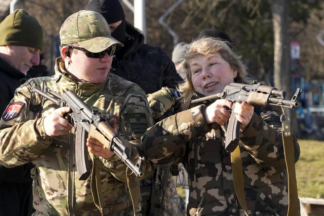 Kobiety do broni. Ukrainki masowo wstępują do armii. Chcą bronić rodzin