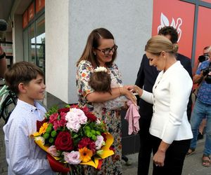 Marta Nawrocka śpiewała i gotowała z seniorami w Stalowej Woli