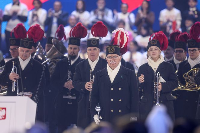 Konwencja KO w Gliwicach. Tusk, Trzaskowski, Protest związkowców i sprzedaż flag Polski i UE