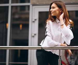 Najmodniejsze fryzury do biura. Są nie tylko praktyczne, ale też bardzo kobiece i stylowe