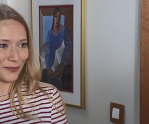 Na Wspólnej odc. 3961. Łucja Agier (Magdalena Kaczmarek), matka Anny Kolendy - Teresa Boska (Sylwia Wysocka), Ania (Kornelia Krynicka)