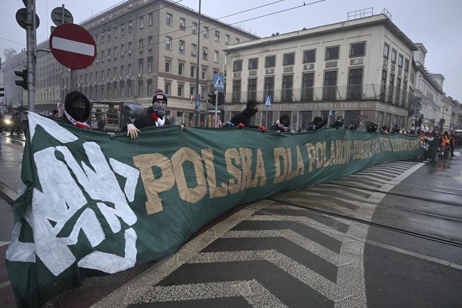 Marsz Niepodległości 2025 na żywo. Relacja z Warszawy. "Chcę zobaczyć Polskę samodzielną i niezakompleksioną"