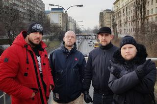 Surowa i zimna Warszawa w sugestywnym klipie legendarnego hip-hopowego zespołu [WIDEO 18+]