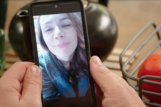 	M jak miłość odc. 1850. Martyna (Magdalena Turczeniewicz) - SMS do Marcina