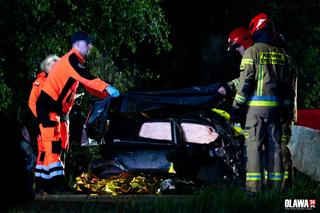 Subaru wjechało pod cysternę. Dwoje młodych strażaków nie żyje! 