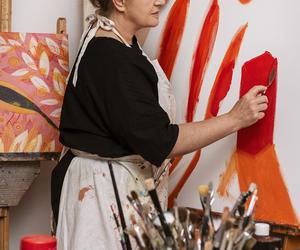 Dom artystki Niki Jaworowskiej-Duchlińskiej – malarka w przy pracy (2)