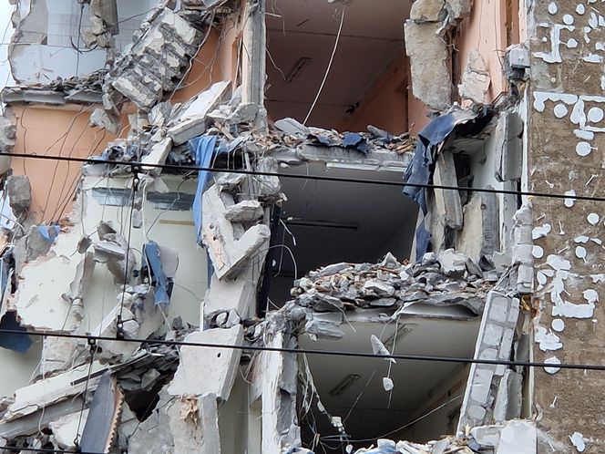 Tak znikał popularny biurowiec. Teraz powstaną tu apartamenty i mieszkania