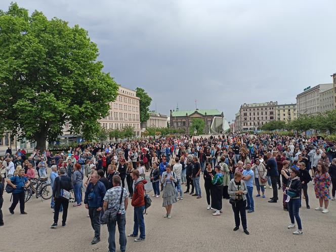 Protesty "Ani Jednej Więcej!" w całej Polsce. Kobiety wyszły na ulice po śmierci Doroty