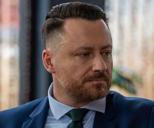 	Barwy szczęścia odc. 3187. Maciej Wilk (Adam Szczyszczaj)