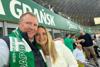 Jacek Kurski zabrał żonę na mecz. MAMY ZDJĘCIA