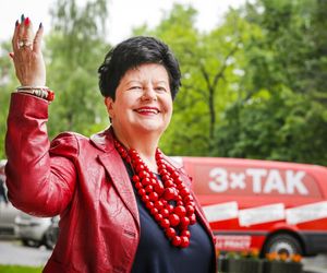  Joanna Senyszyn w czerwonych koralach  