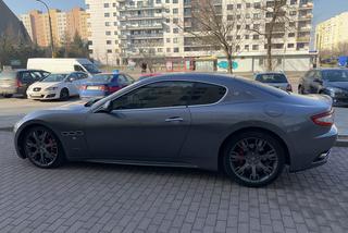 MiłyPan jeździ sportowym Maserati GranTurismo